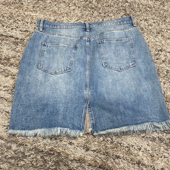 Gap distressed denim mini skirt, size 32 - Picture 10 of 12
